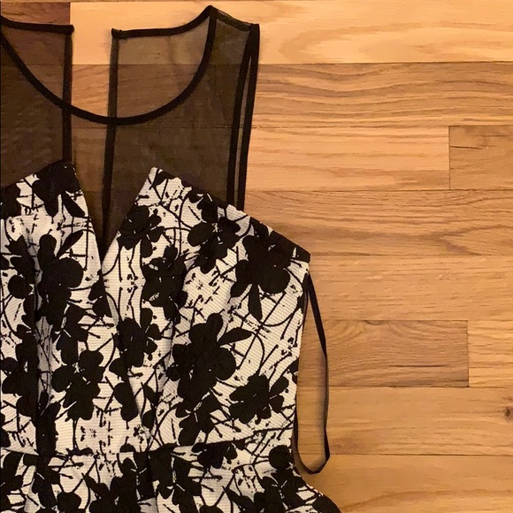 NWT BCBG dress size 4. Never worn!!! - Picture 2 of 4